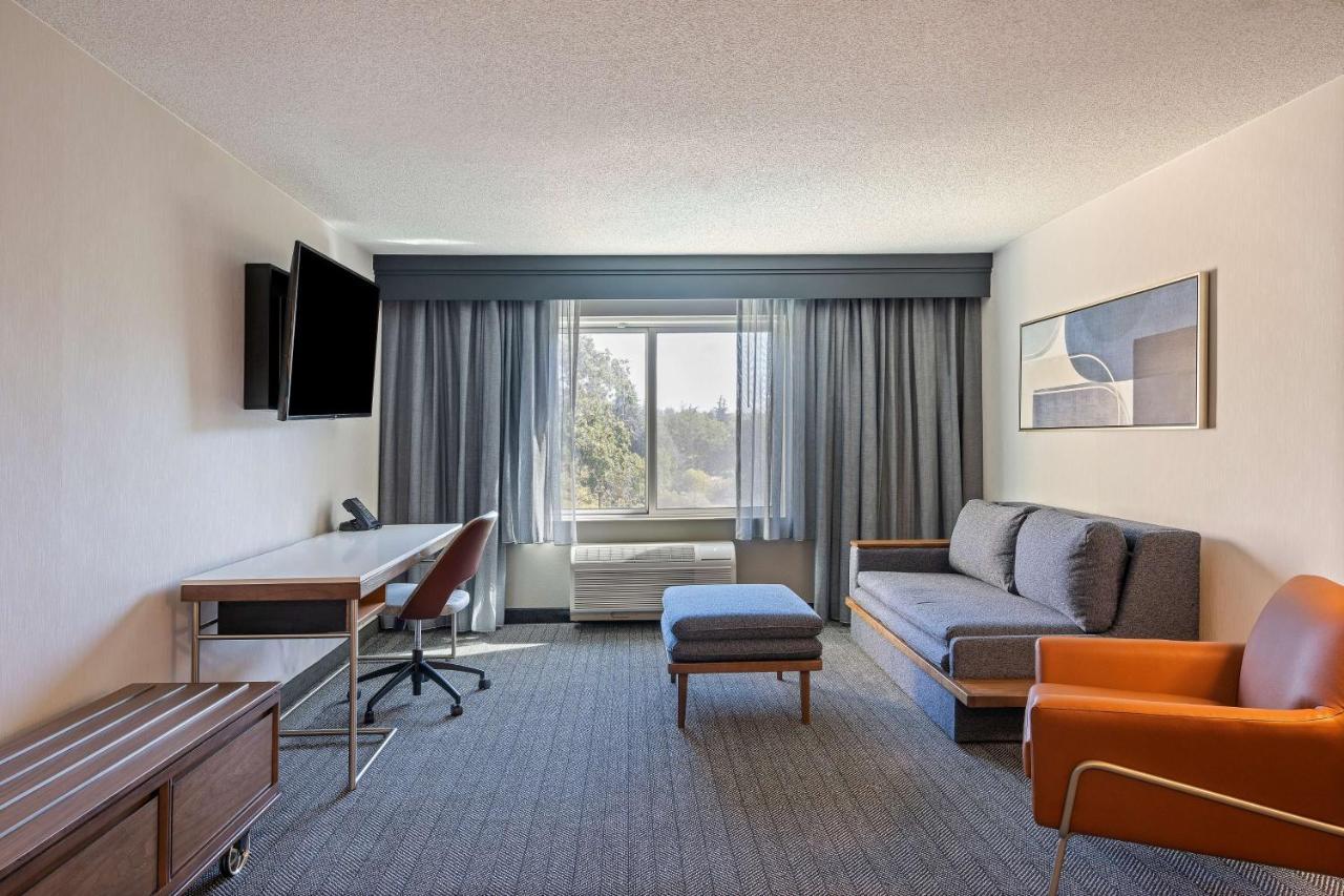 Sonesta Select Pleasant Hill Hotel Bagian luar foto